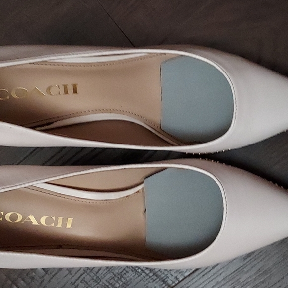 Coach size 7.5B beige pumps - Picture 6 of 7